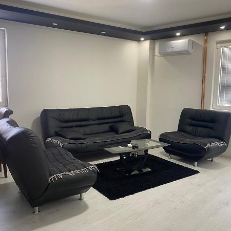 Talija Lux Jagodina Apartamento Exterior foto